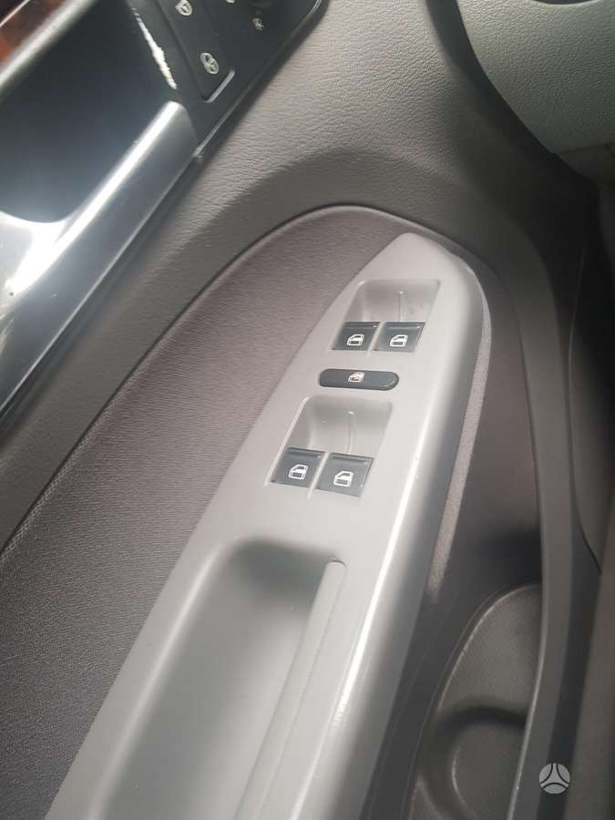 Volkswagen Touran 2008 — photo 19