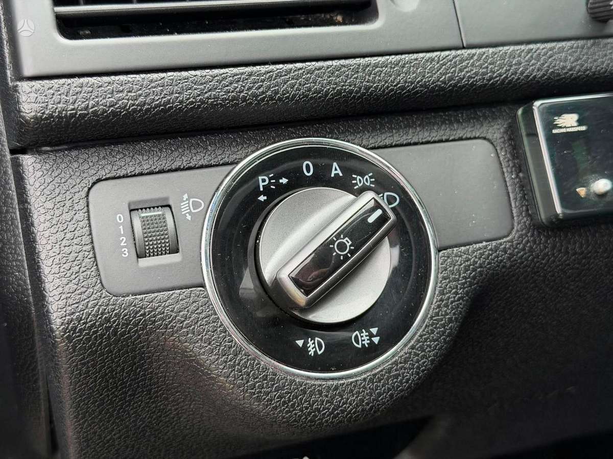 Mercedes-Benz C220 2011 — photo 10