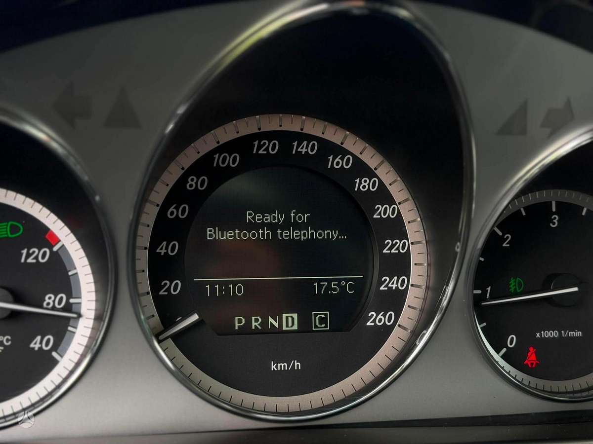 Mercedes-Benz C220 2011 — photo 11