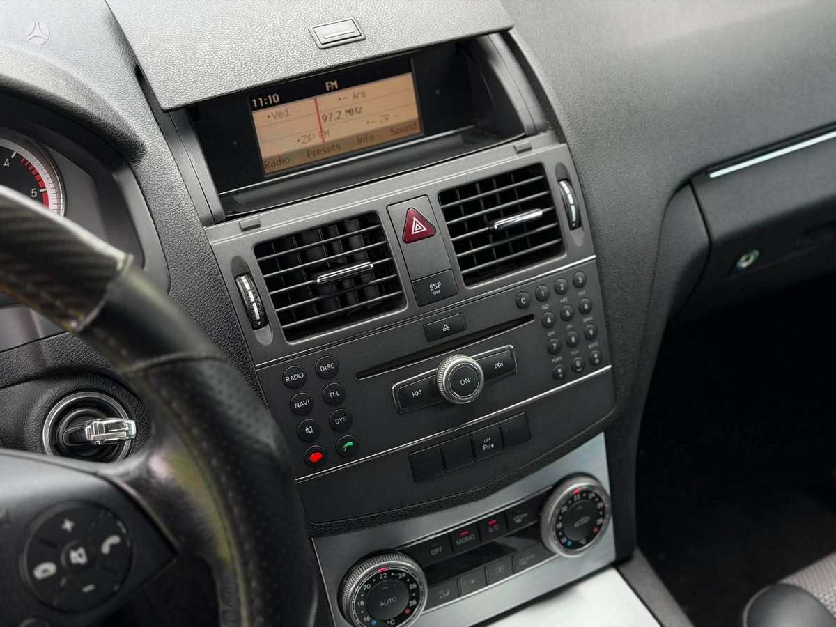 Mercedes-Benz C220 2011 — photo 12