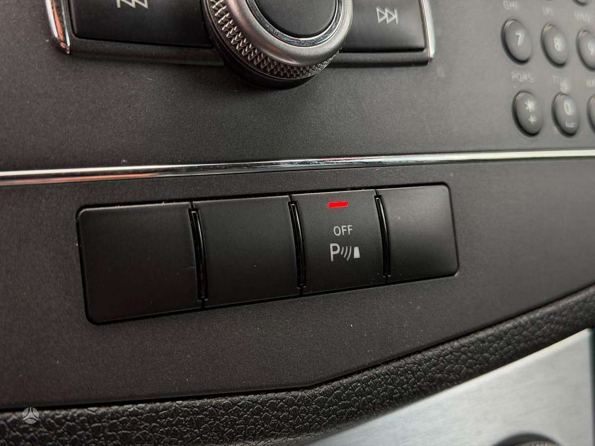 Mercedes-Benz C220 2011 — photo 13