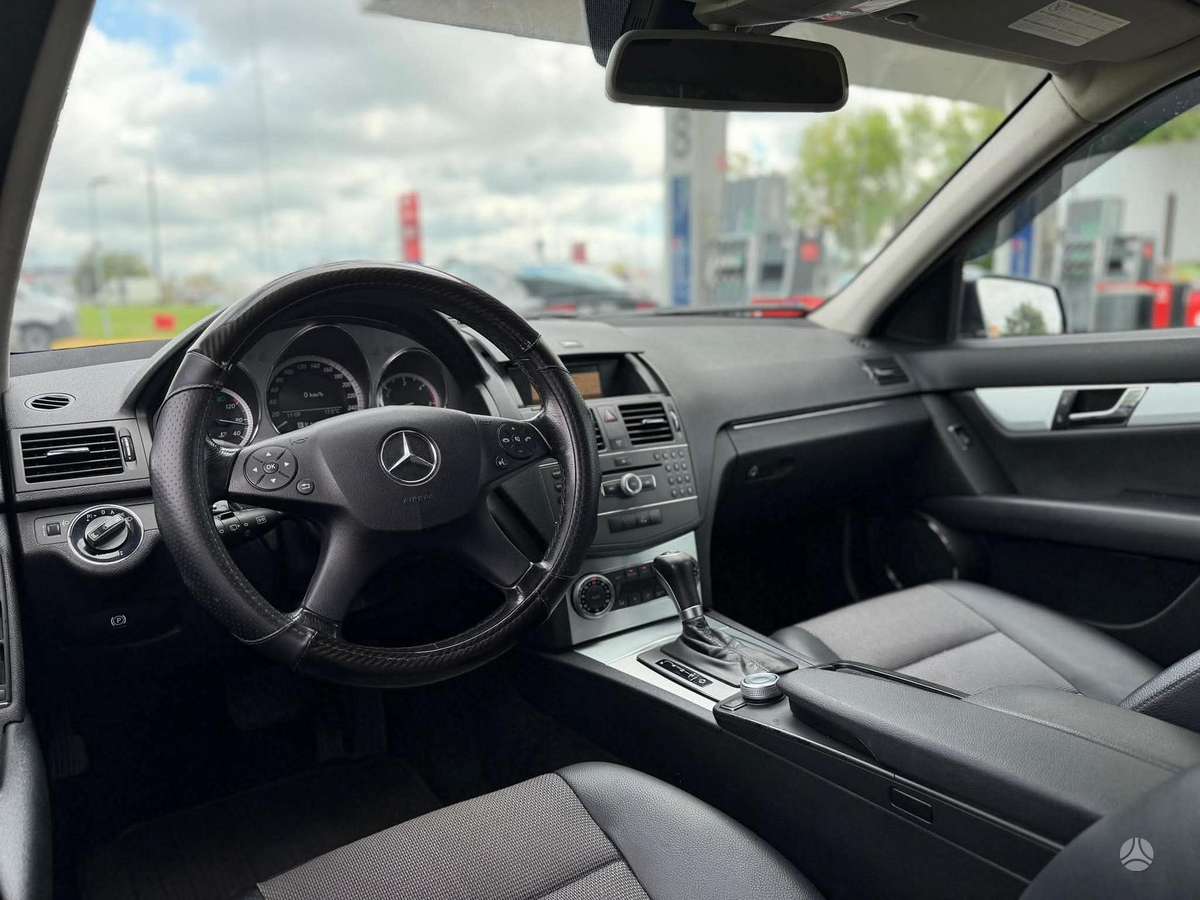 Mercedes-Benz C220 2011 — photo 16