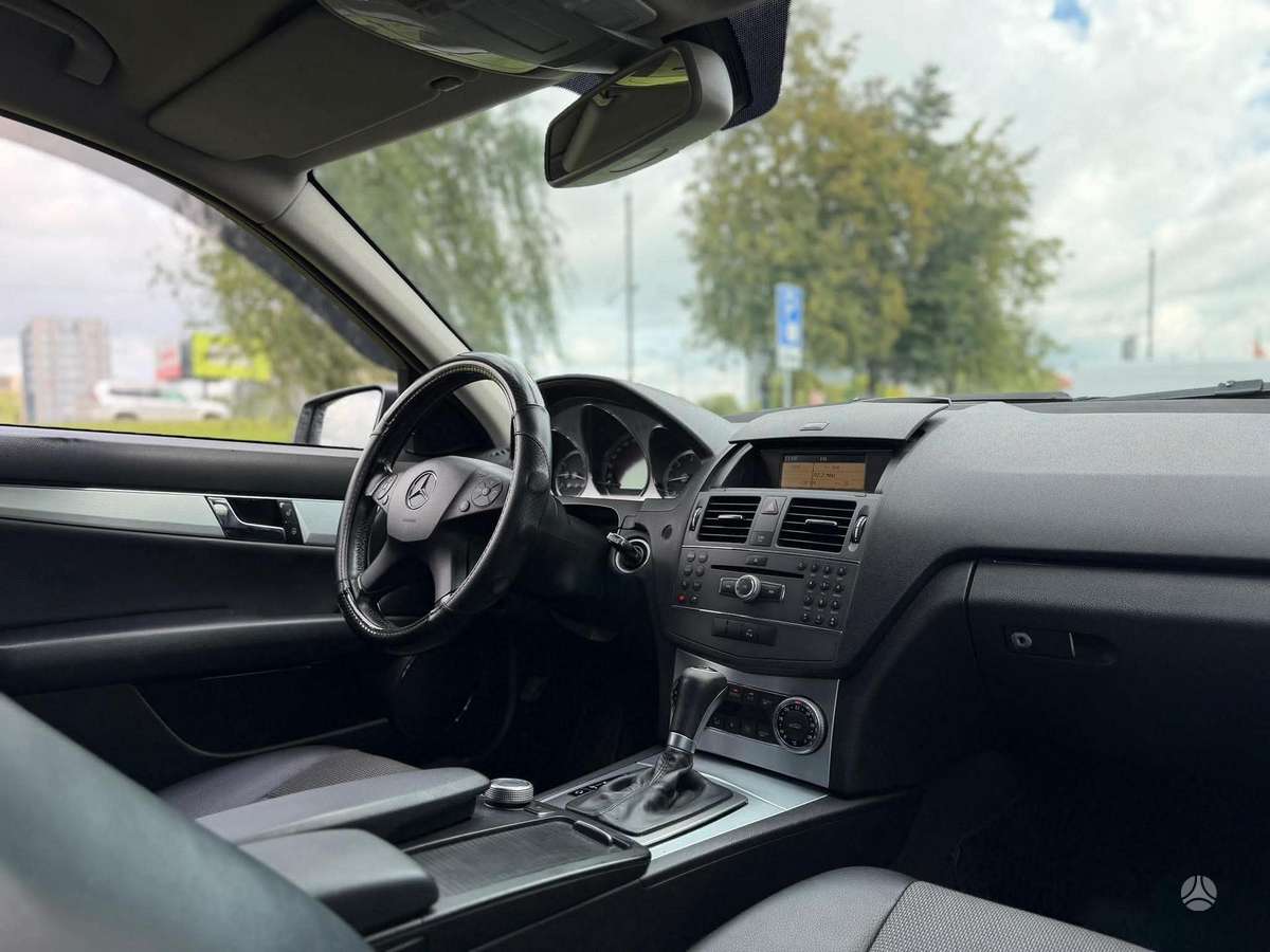 Mercedes-Benz C220 2011 — photo 17