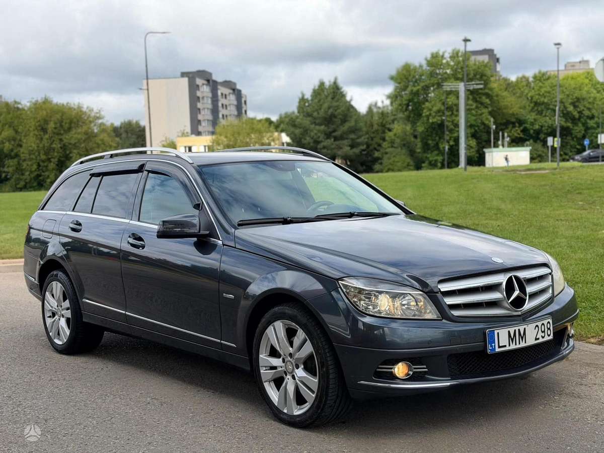 Mercedes-Benz C220 2011 — rear view