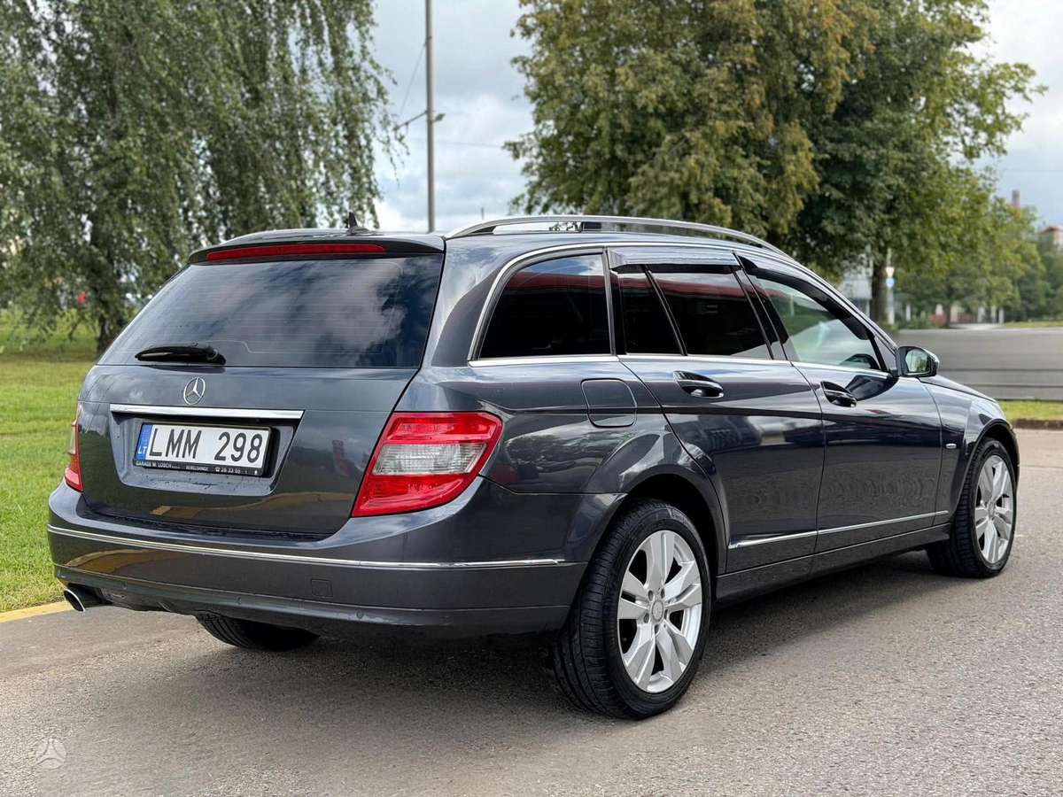 Mercedes-Benz C220 2011 — interior