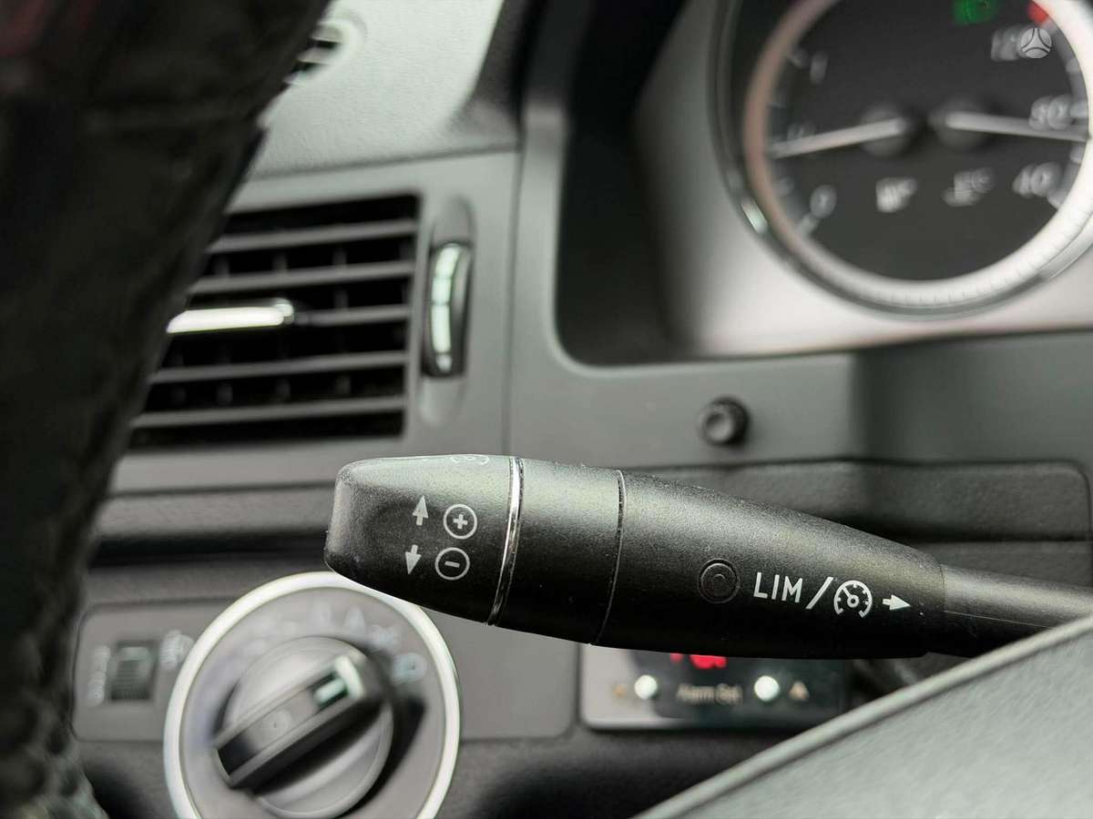 Mercedes-Benz C220 2011 — photo 8