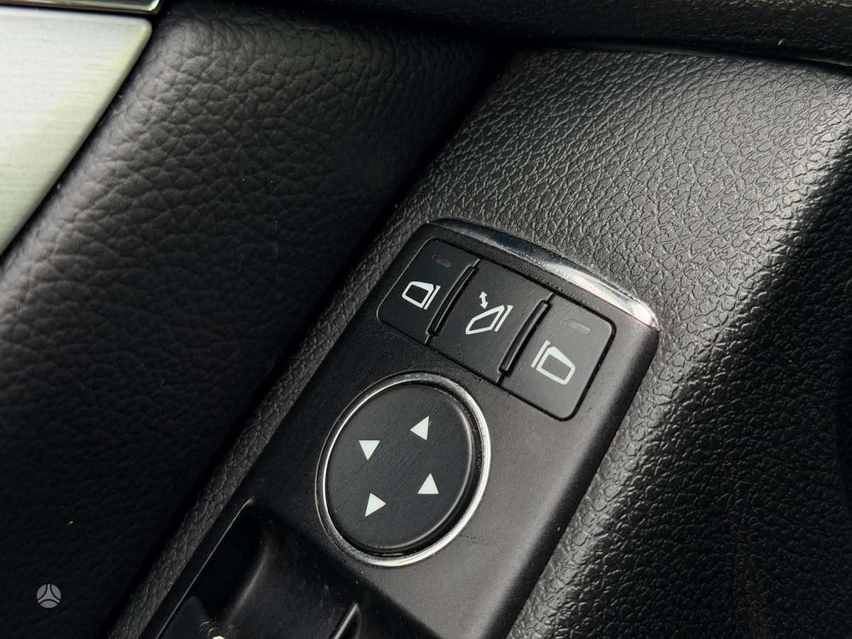 Mercedes-Benz C220 2011 — photo 9
