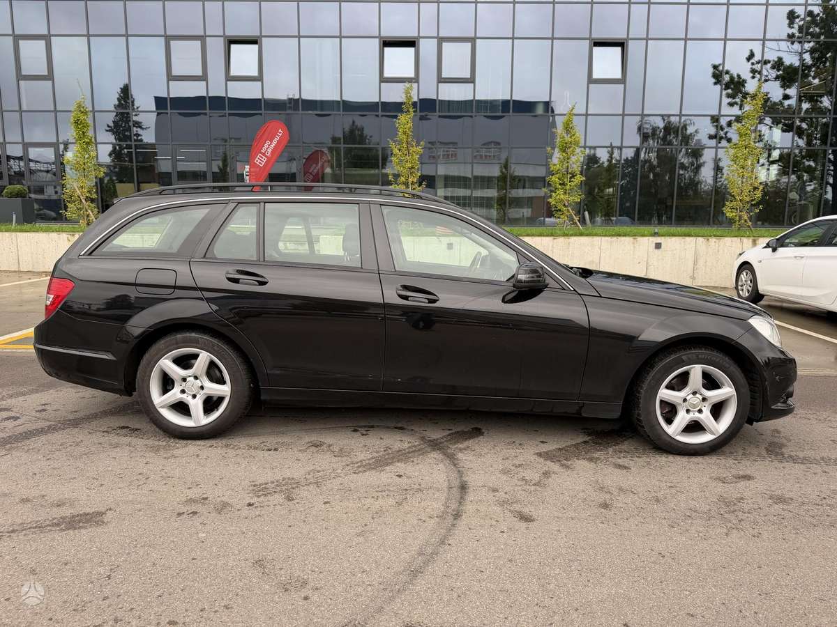 Mercedes-Benz C200 2012 — photo 10