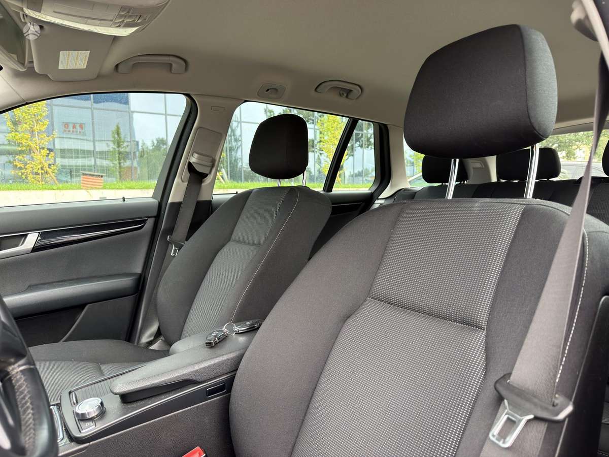 Mercedes-Benz C200 2012 — photo 12