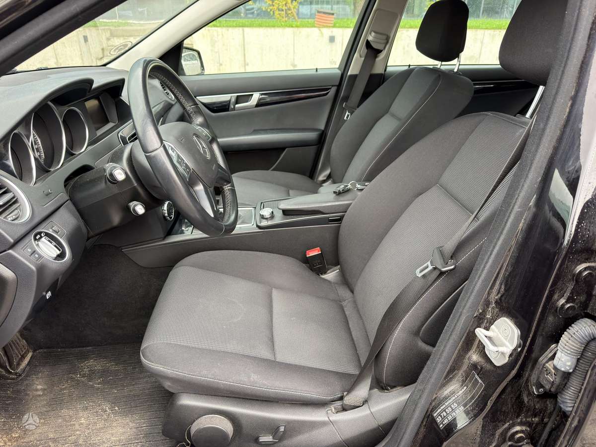Mercedes-Benz C200 2012 — photo 13