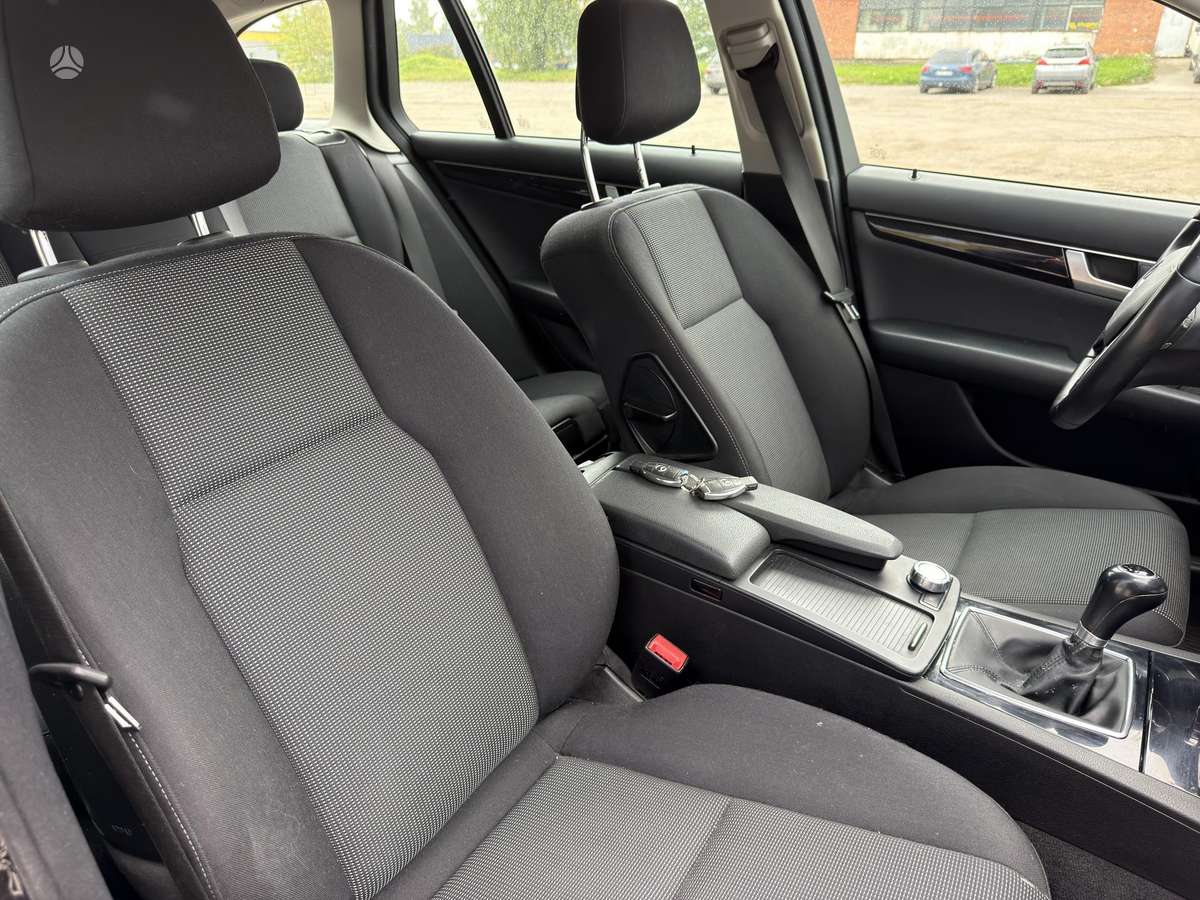 Mercedes-Benz C200 2012 — photo 19