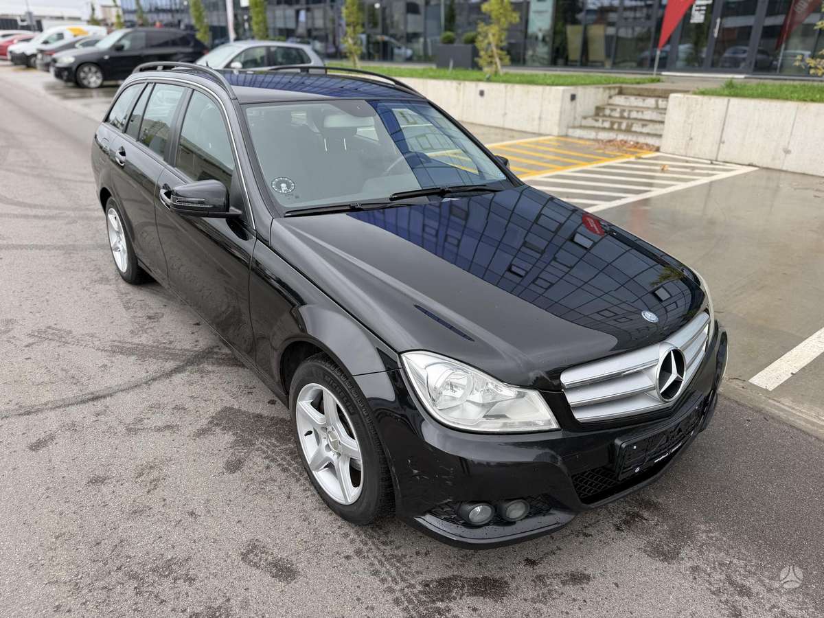 Mercedes-Benz C200 2012 — rear view