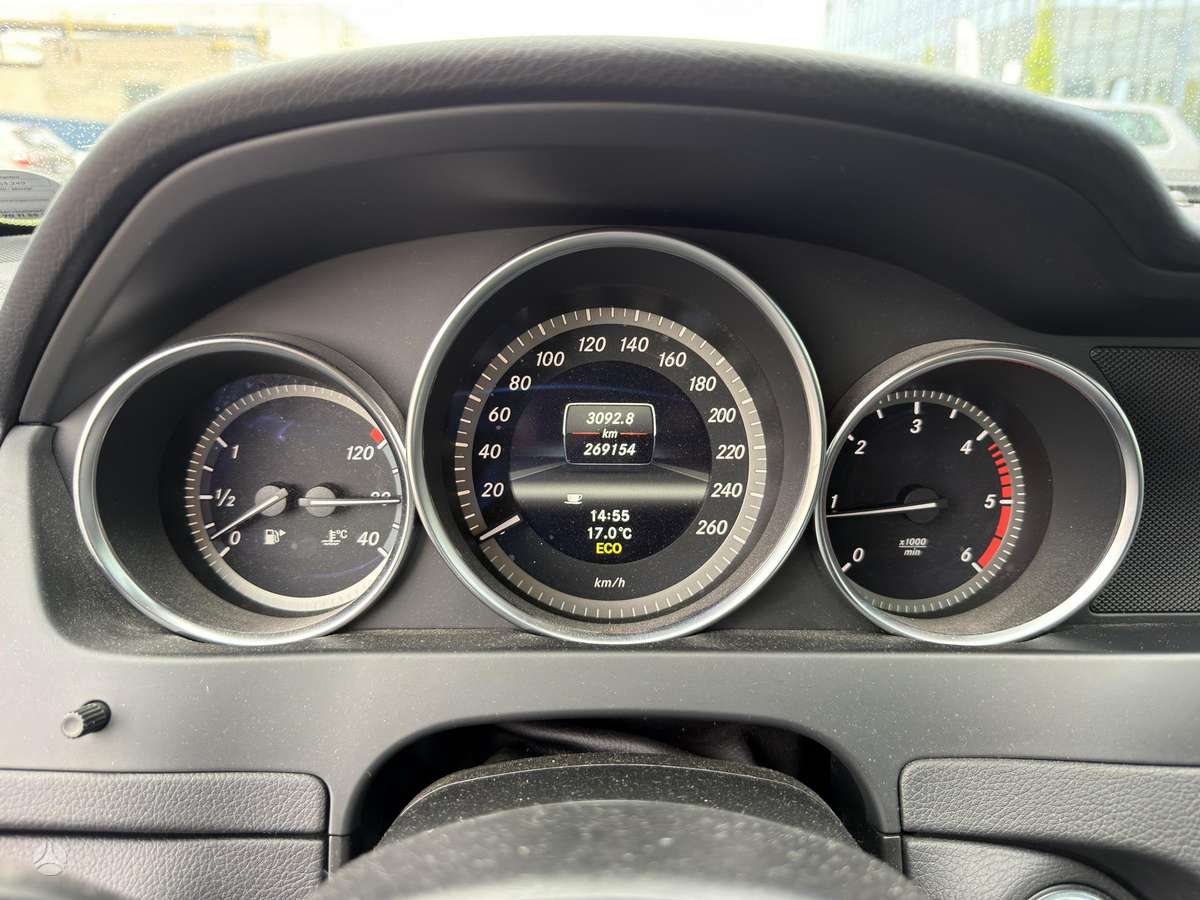 Mercedes-Benz C200 2012 — photo 21