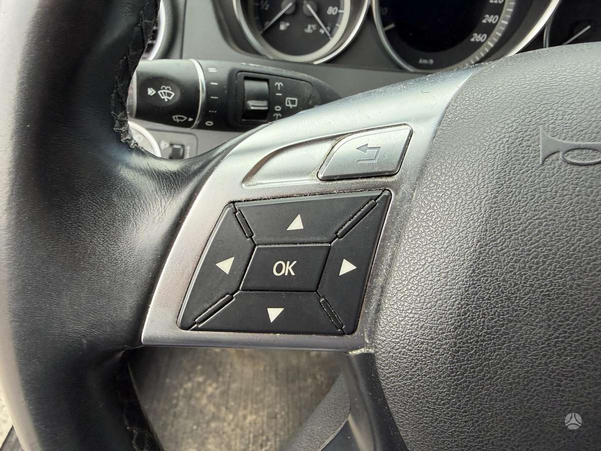 Mercedes-Benz C200 2012 — photo 22