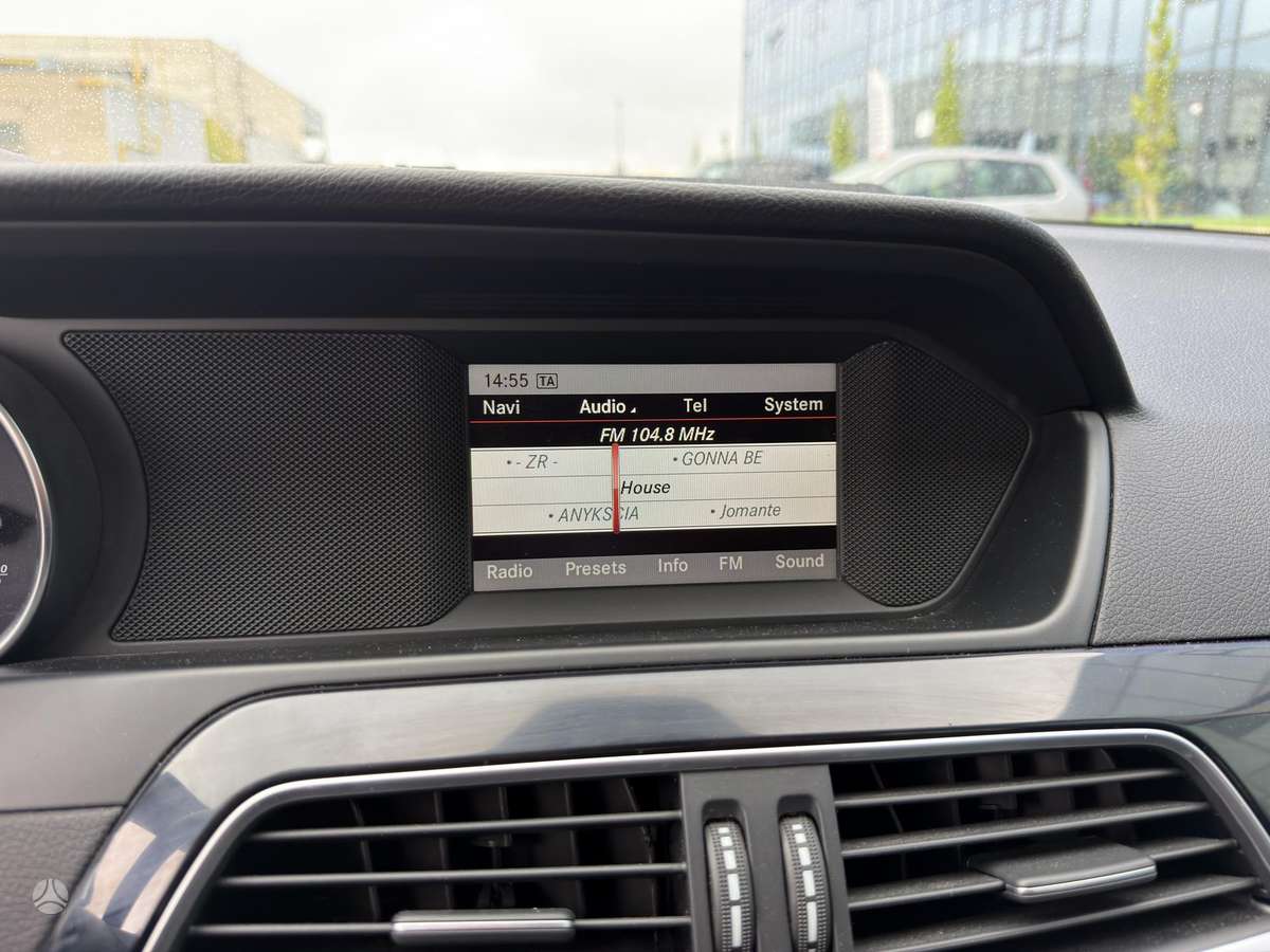 Mercedes-Benz C200 2012 — photo 25