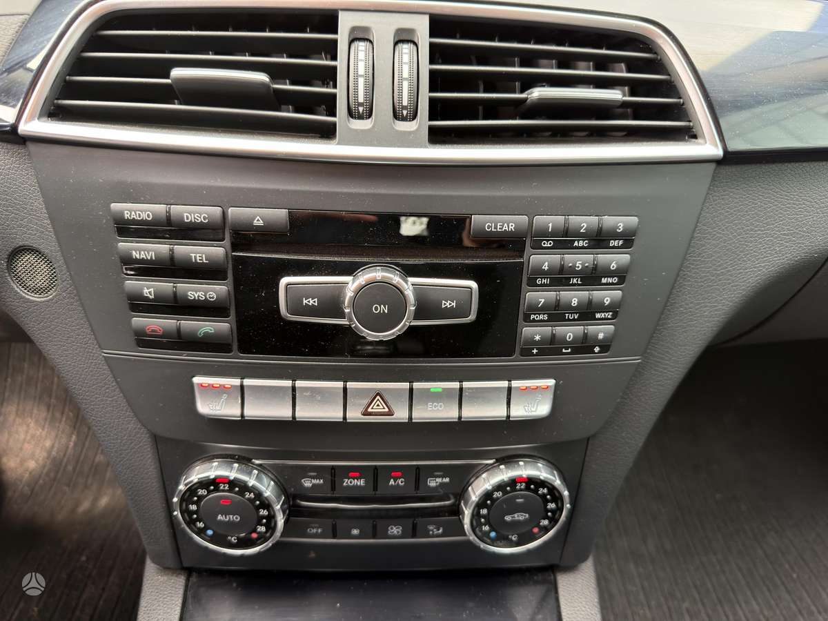 Mercedes-Benz C200 2012 — photo 26