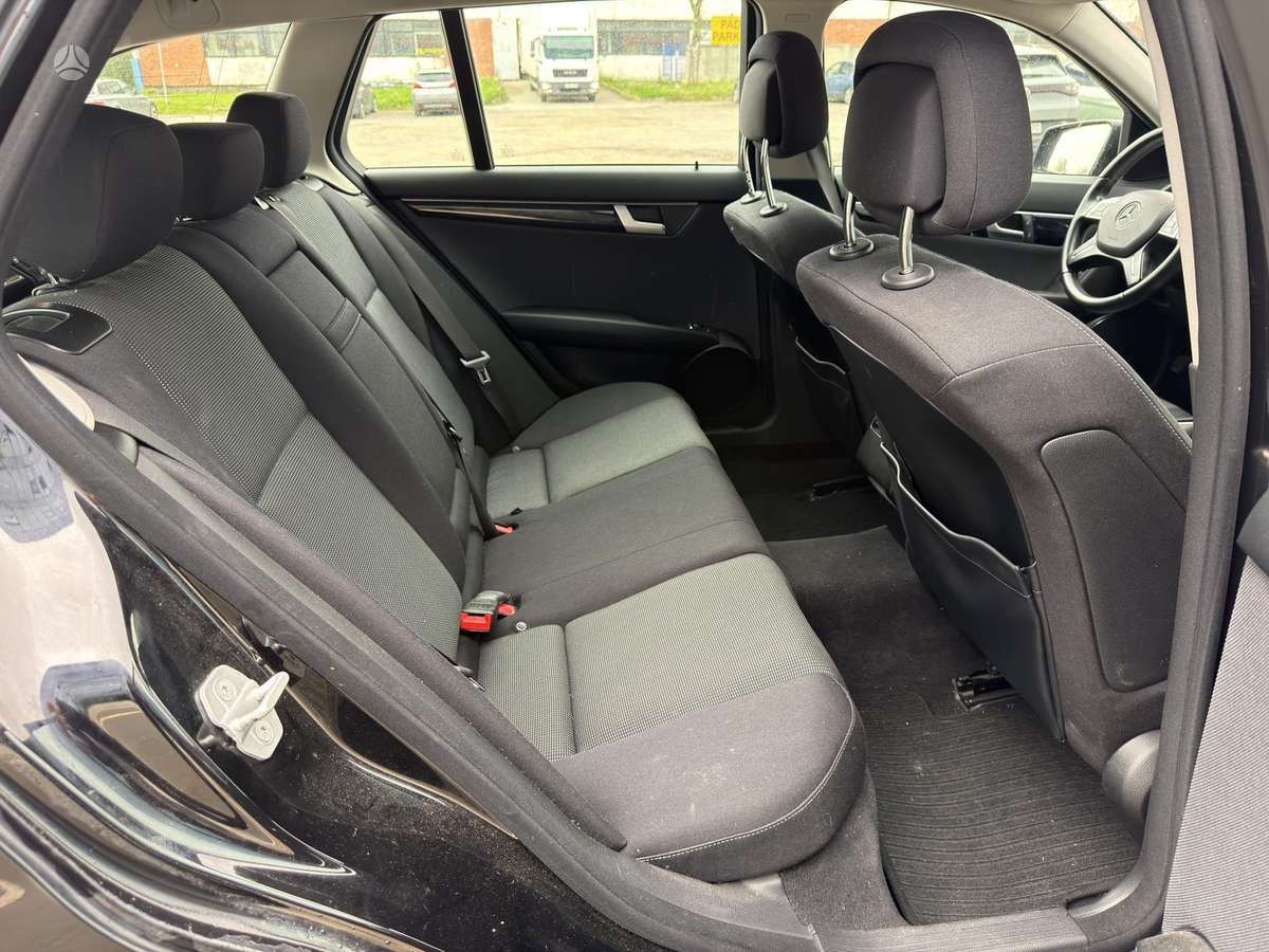 Mercedes-Benz C200 2012 — photo 30