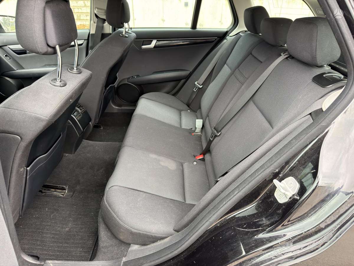 Mercedes-Benz C200 2012 — photo 31