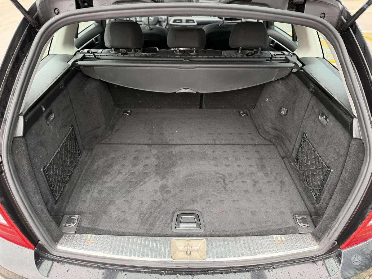 Mercedes-Benz C200 2012 — photo 32