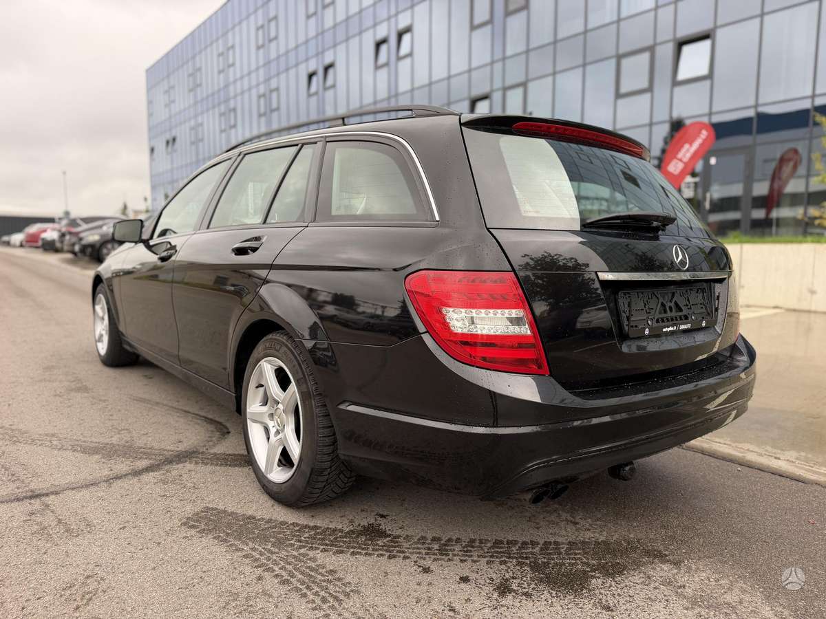 Mercedes-Benz C200 2012 — photo 7
