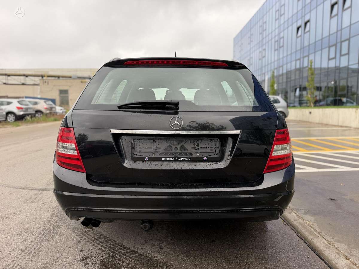 Mercedes-Benz C200 2012 — photo 9
