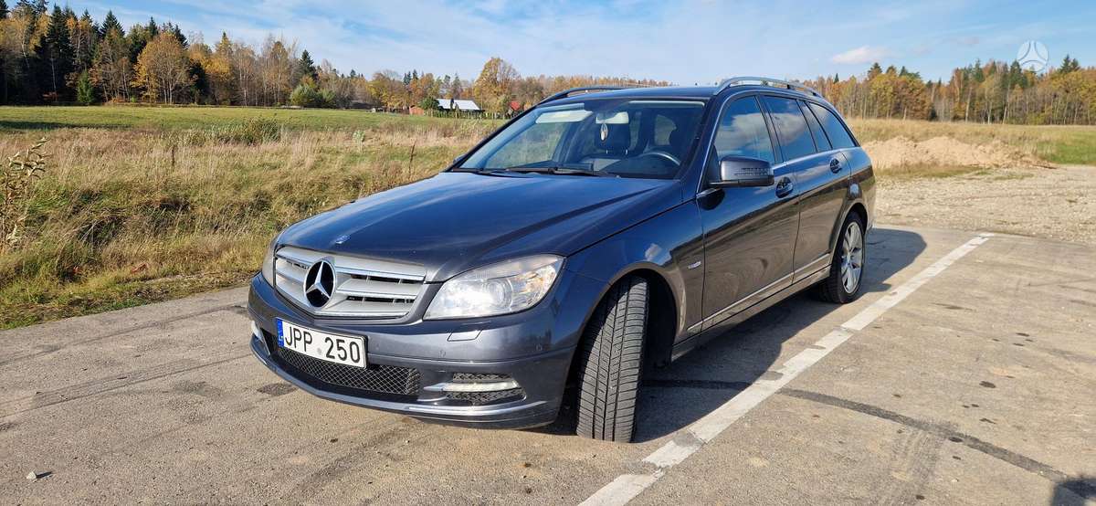Mercedes-Benz C250 2010 — вигляд ззаду