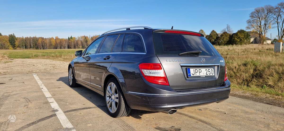 Mercedes-Benz C250 2010 — двигун 2143 cm³, 204 HP (150kW)