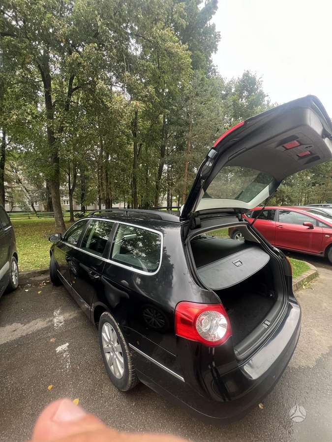 Volkswagen Passat 2009 — interior
