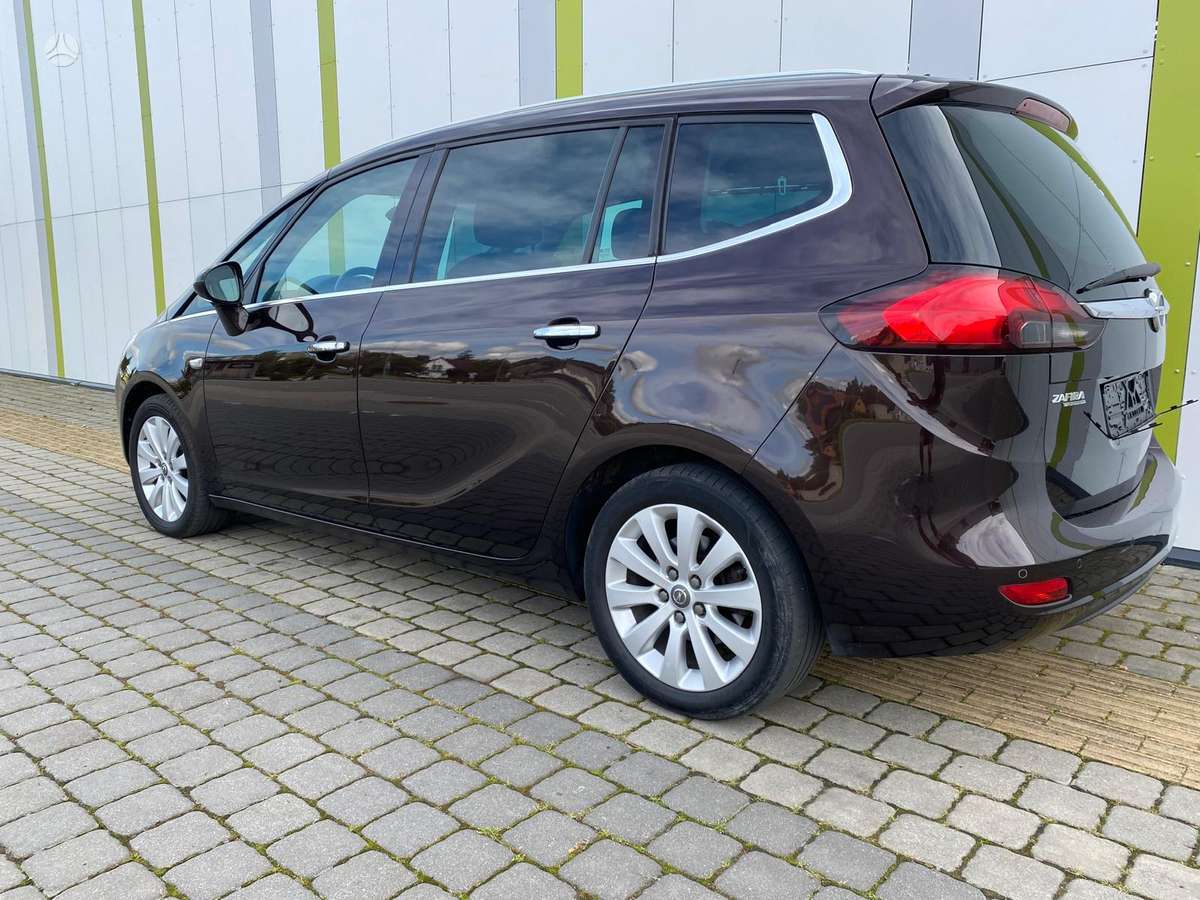 Opel Zafira 2012 — салон