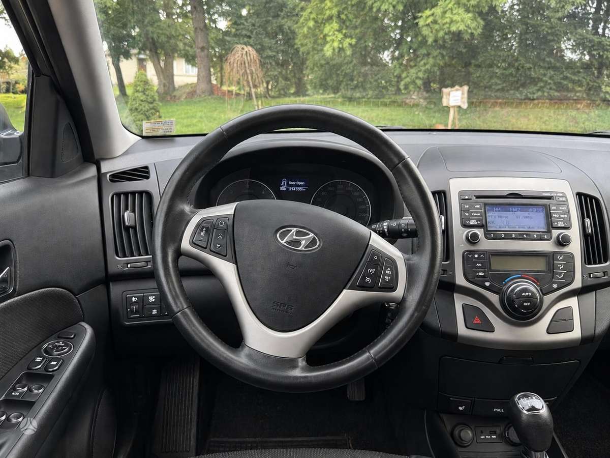 Hyundai i30 2011 — photo 17
