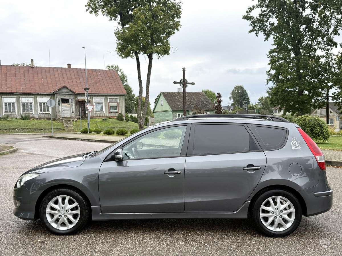 Hyundai i30 2011 — photo 30