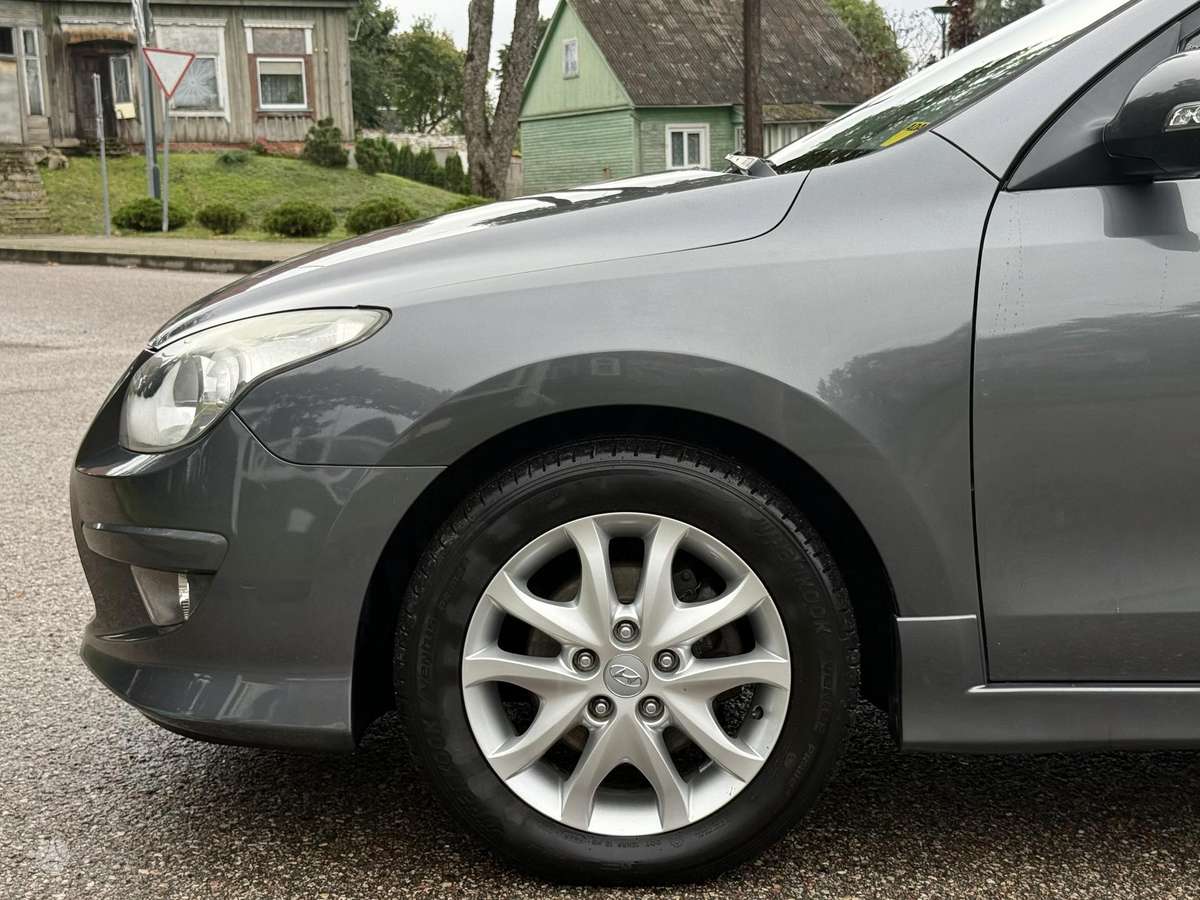 Hyundai i30 2011 — photo 32