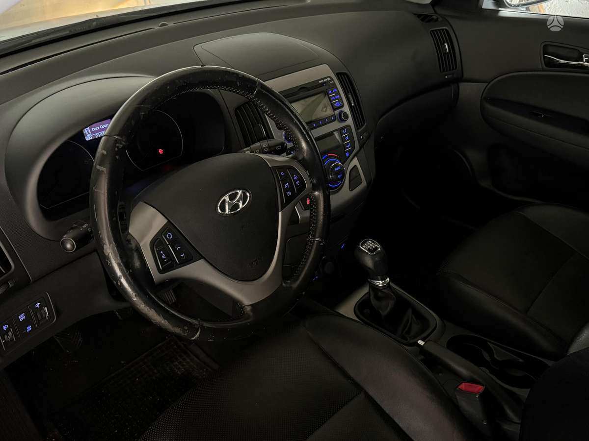 Hyundai i30 2011 — photo 37