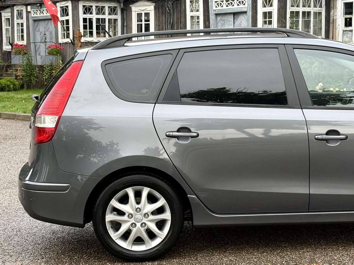 Hyundai i30 2011 — photo 8