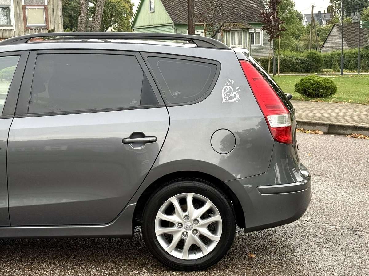 Hyundai i30 2011 — photo 9