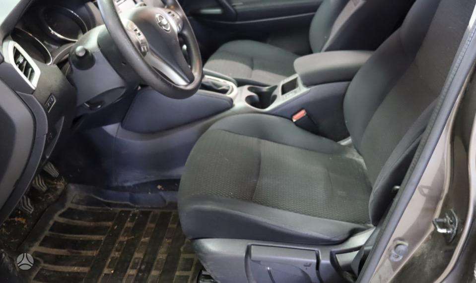 Nissan Qashqai 2015 — interior