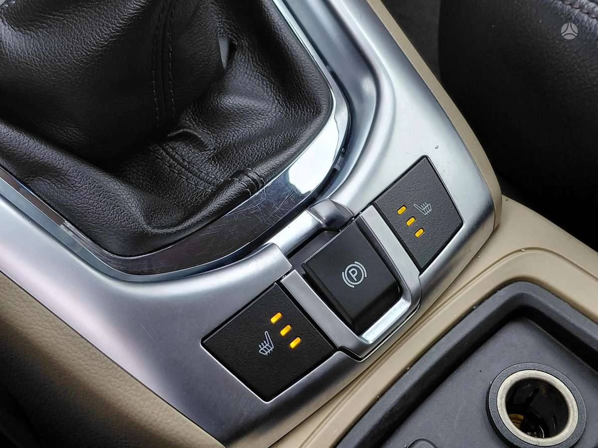 Opel Antara 2011 — photo 16