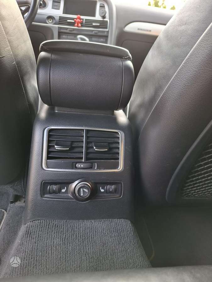 Audi A6 2010 — photo 12
