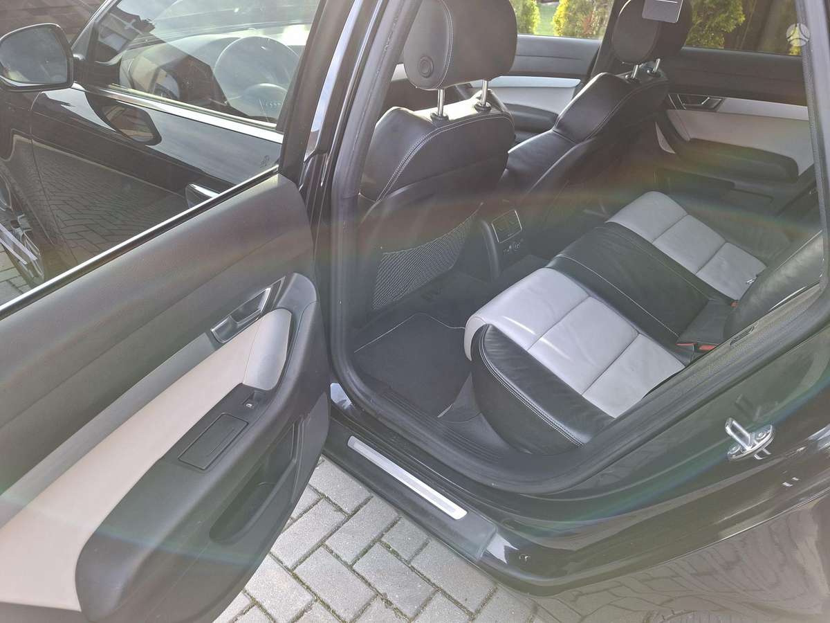 Audi A6 2010 — photo 8