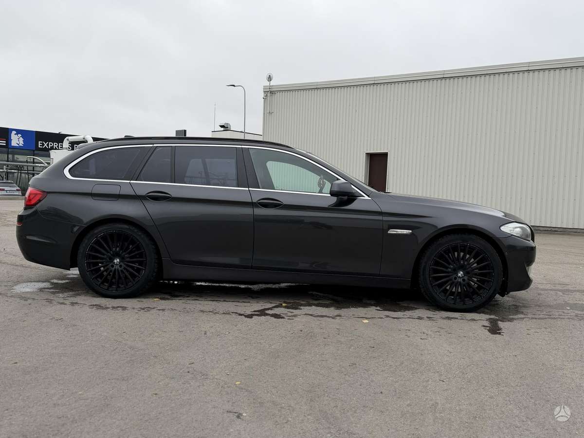 BMW 530 2011 — photo 11