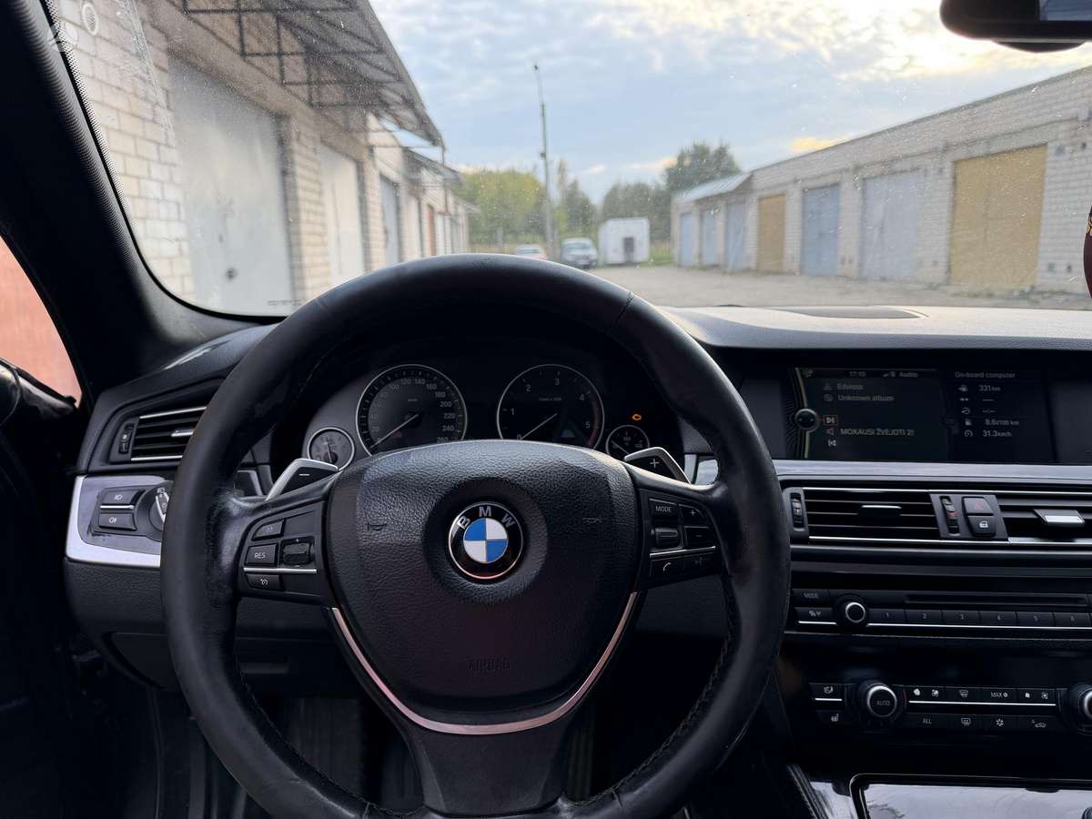 BMW 530 2011 — photo 17