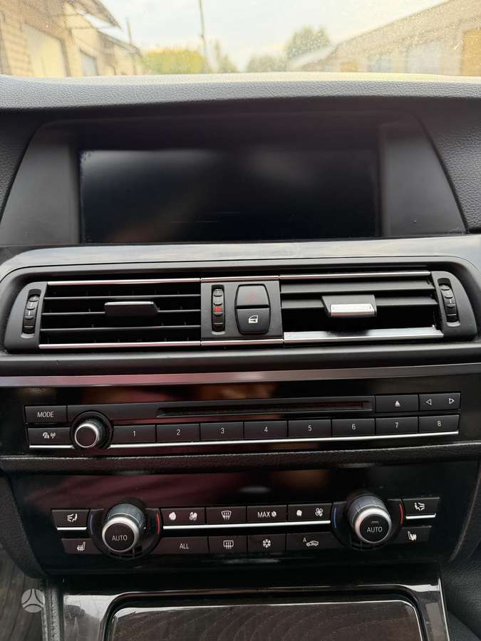 BMW 530 2011 — photo 18
