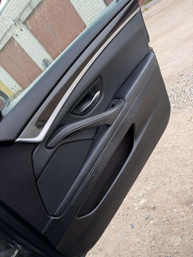 BMW 530 2011 — photo 22