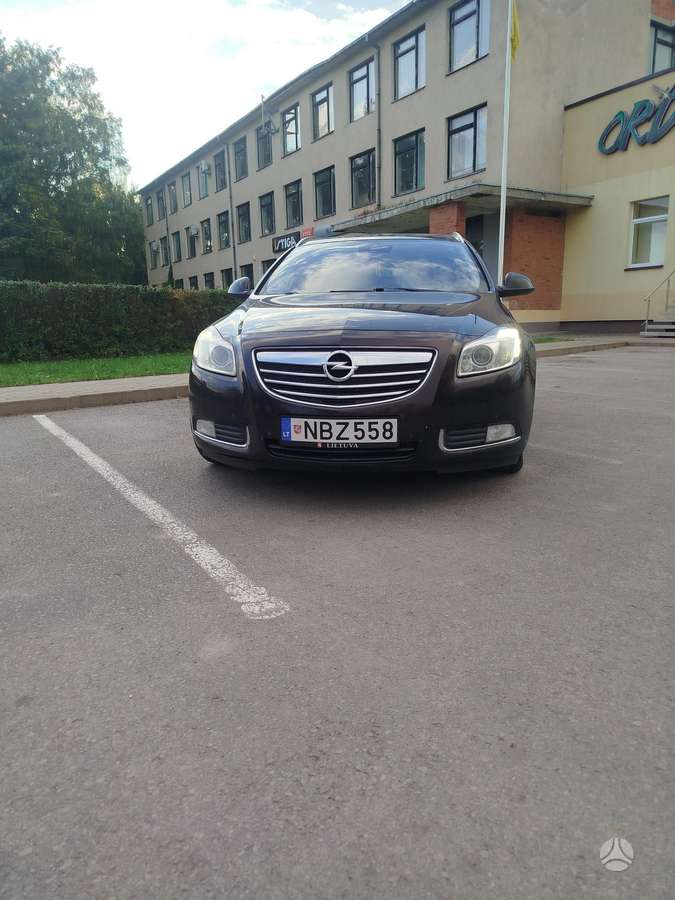 Opel Insignia 2012 — rear view