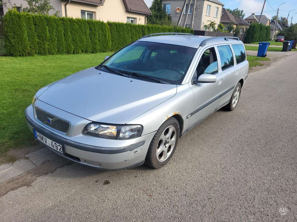 Volvo V70 2004 — вигляд ззаду