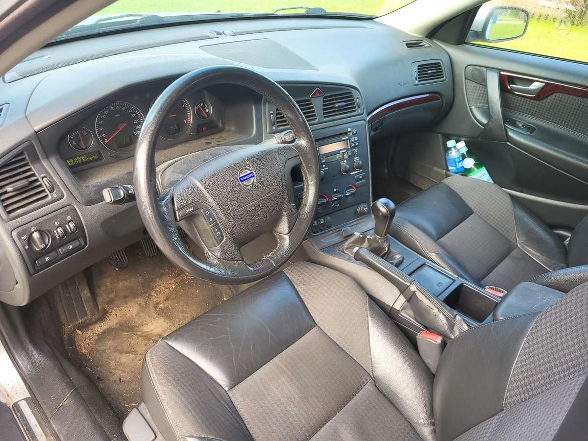 Volvo V70 2004 — салон