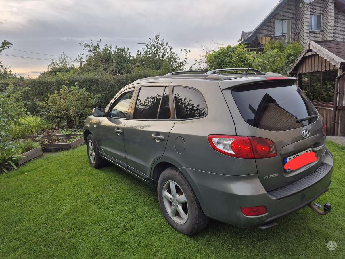 Hyundai Santa 2006 — rear view