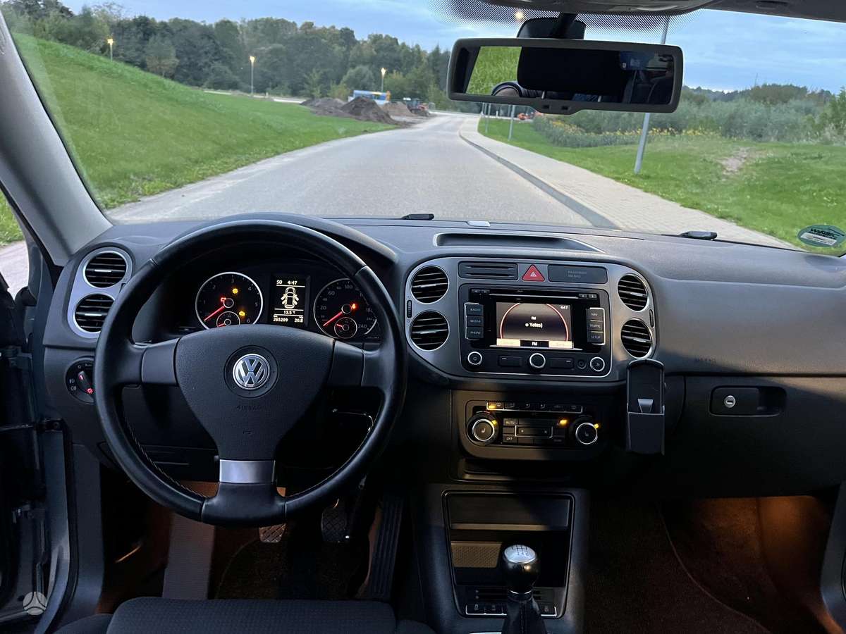 Volkswagen Tiguan 2010 — photo 27