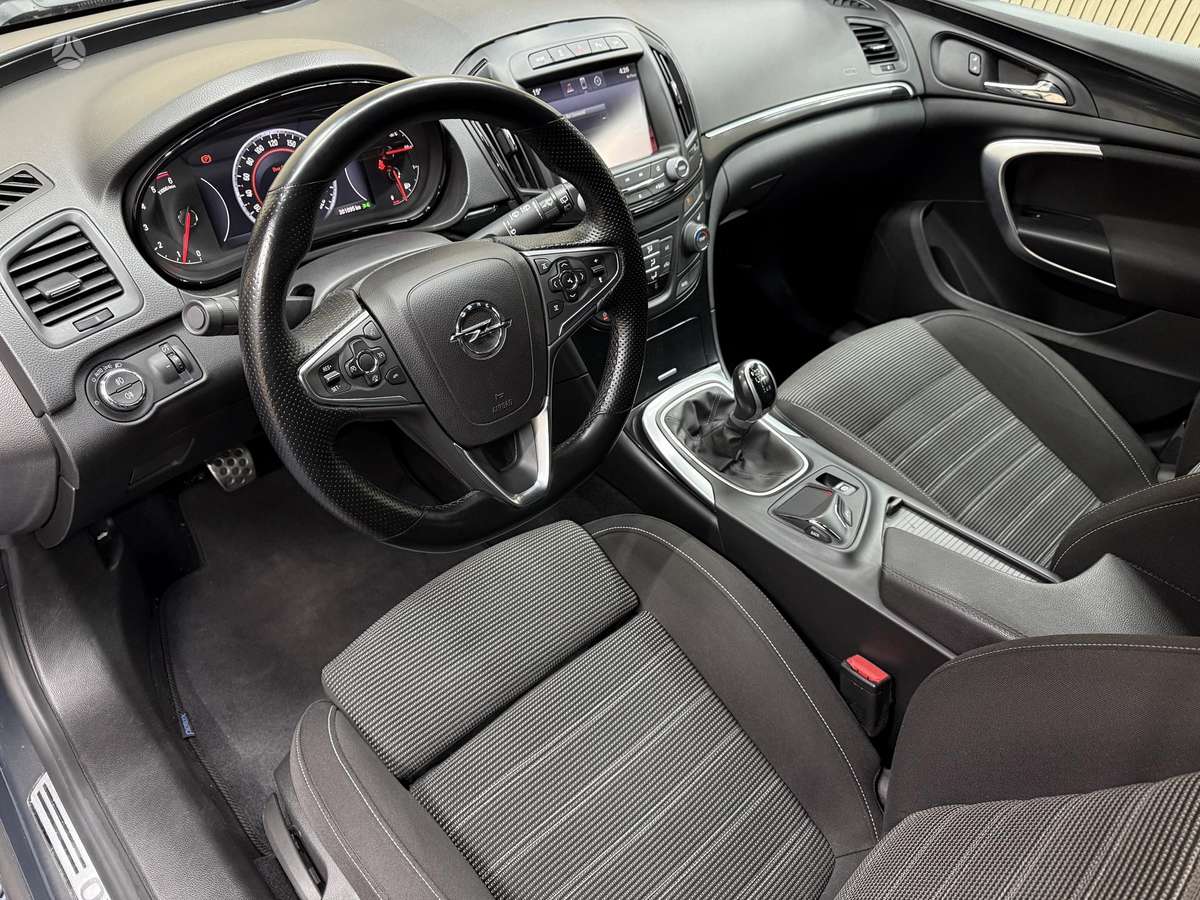 Opel Insignia 2014 — rear view