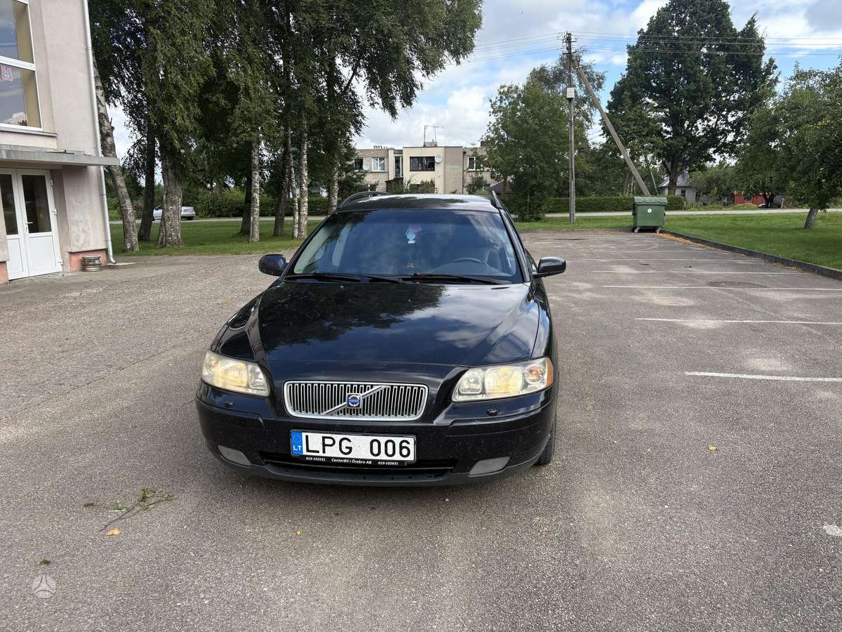 Volvo V70 2005 — вигляд ззаду